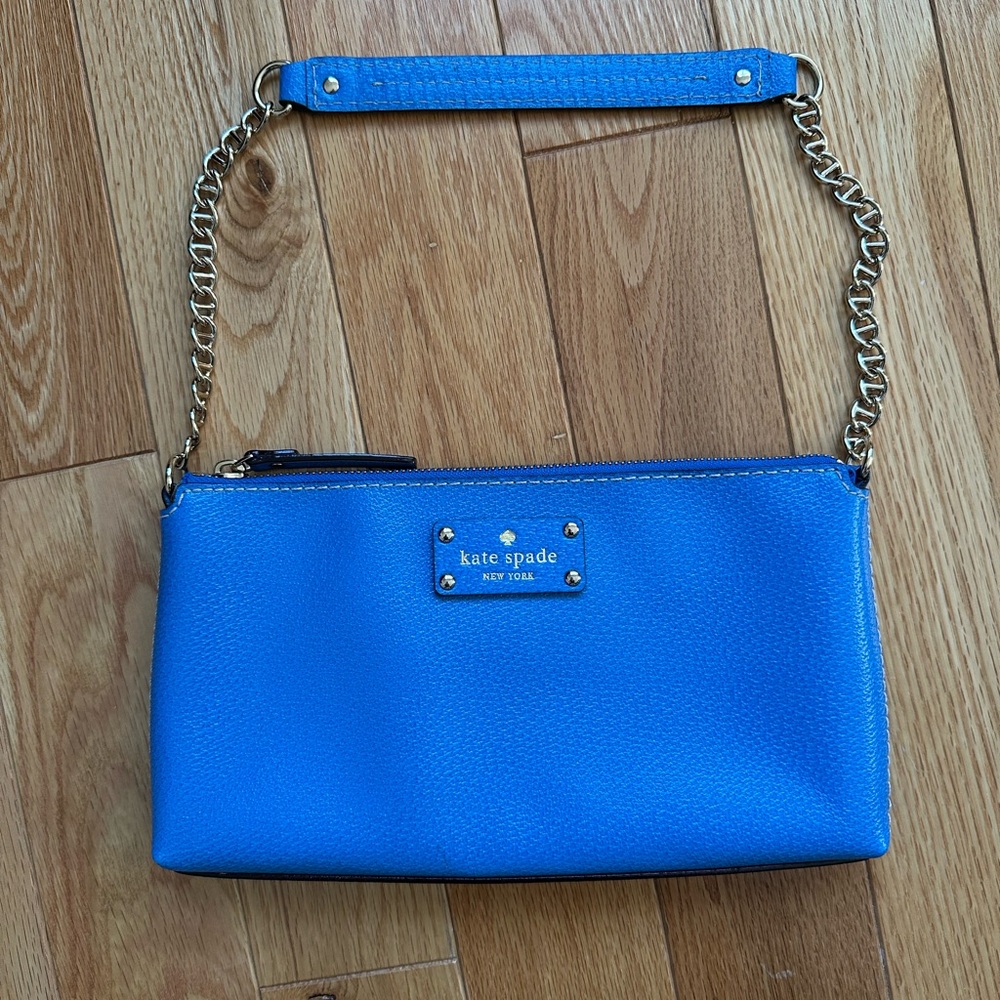kate spade Blue Crossbody Bag with Chain Strap and Sleek Design